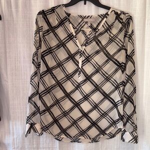 Banana Republic Black and White Blouse Classic Top